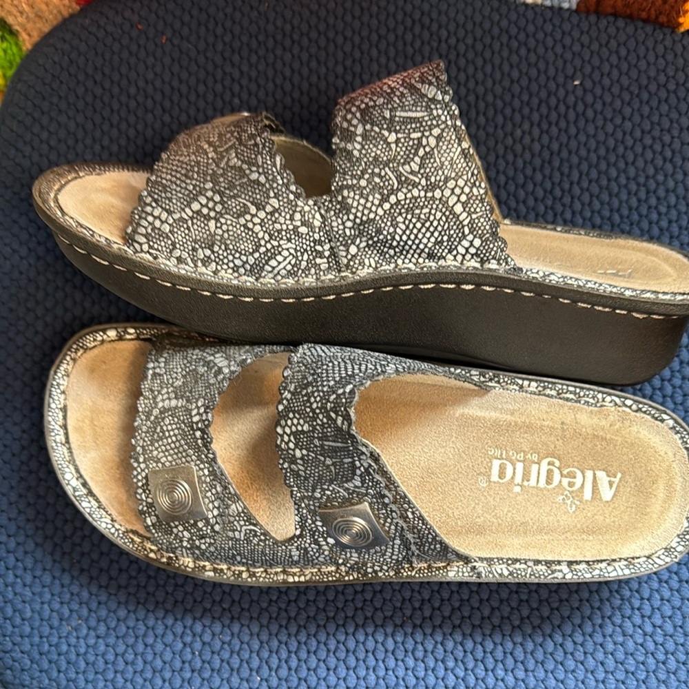 Algeria , women’s slide , leather sandals. Good , used condition. Euro size 40.